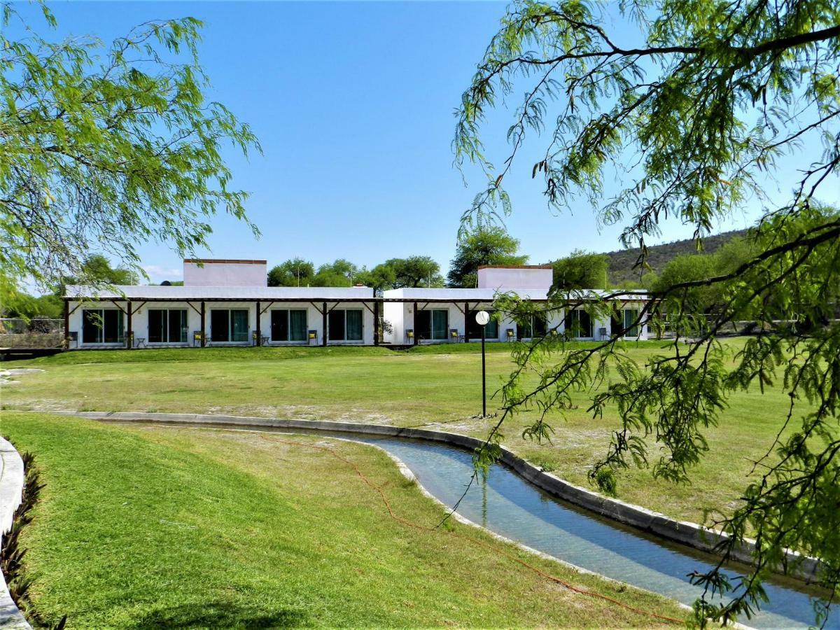 Hotel Los Lirios Рио-Верде Экстерьер фото