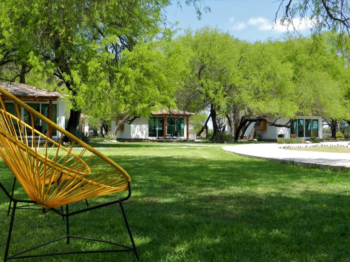 Hotel Los Lirios Рио-Верде Экстерьер фото